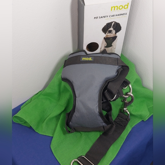 Mod Pet Safety Car Harness Gray Size Medium 20-55 lbs New Open Box - Picture 6 of 7